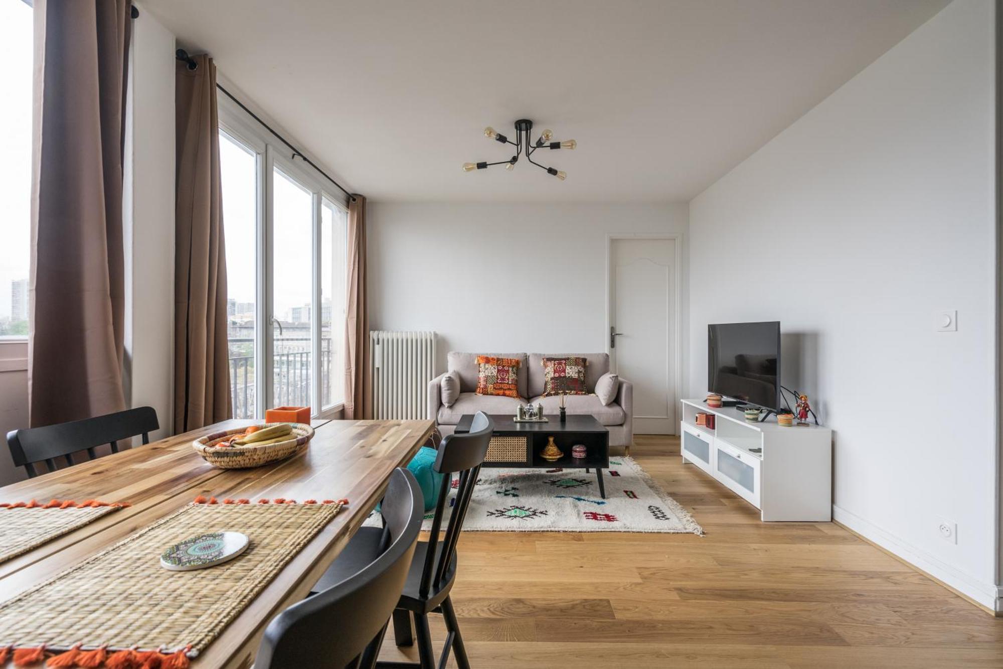 Charming In 5 With Stunning View Paris